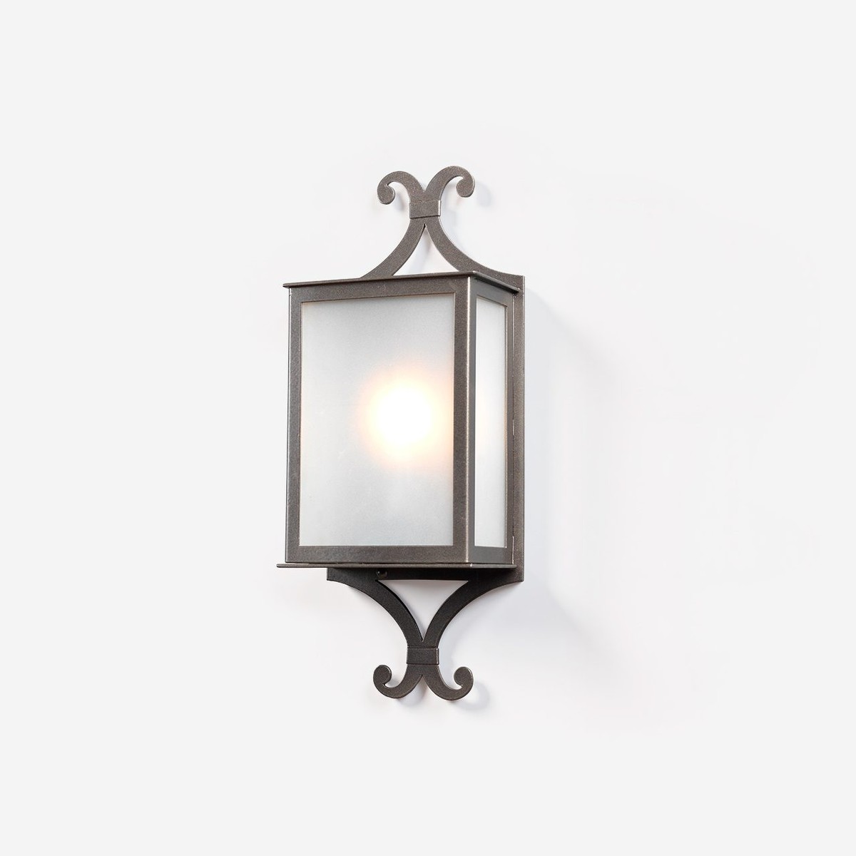 Casa Padrino Farol de lujo de exterior Gris An. 20 x Al. 50 cm - Farol artesanal de hierro forjado - Colección de lujo - Noble y suntuoso Casa Padrino Farol de lujo de exterior Gris An. 20 x Al. 50 cm - Farol artesanal de hierro forjado - Colección de lujo - Noble y suntuoso