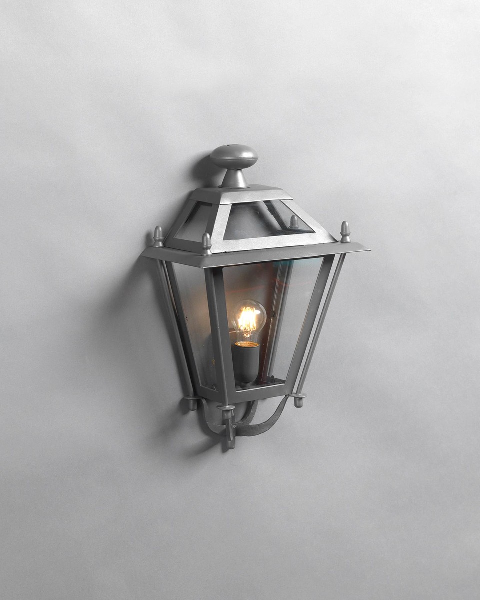 Casa Padrino Farol de lujo de exterior Gris An. 39 x Al. 72 cm - Farol artesanal de hierro forjado - Colección de lujo - Noble y suntuoso Casa Padrino Farol de lujo de exterior Gris An. 39 x Al. 72 cm - Farol artesanal de hierro forjado - Colección de lujo - Noble y suntuoso