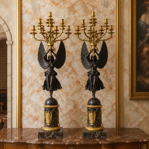 Casa Padrino juego de candelabros barrocos de lujo bronce / oro H. 100 cm - Magníficos candelabros de bronce con figuras femeninas aladas sobre bases de mármol - Accesorios decorativos barrocos - Interior barroco - Noble & Magnífico Casa Padrino juego de candelabros barrocos de lujo bronce / oro H. 100 cm - Magníficos candelabros de bronce con figuras femeninas aladas sobre bases de mármol - Accesorios decorativos barrocos - Interior barroco - Noble & Magnífico
