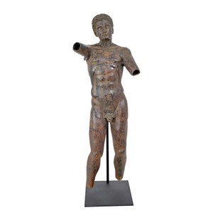 Casa Padrino Scultura in Bronzo di Lusso Torso di Atleta Antico su Supporto Marrone Ruggine 40 x H. 120 cm - Grande Figura in Bronzo - Figura Decorativa in Stile Antico
