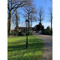 Casa Padrino Nostalgique Lanterne de Jardin 42 x 35 x H. 305 cm - Coloris Variés - Luminaire d'Extérieur Nostalgique Résistant aux Intempéries