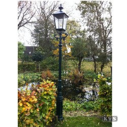 Casa Padrino Nostalgique Lanterne de Jardin 42 x 35 x H. 305 cm - Coloris Variés - Luminaire d'Extérieur Nostalgique Résistant aux Intempéries