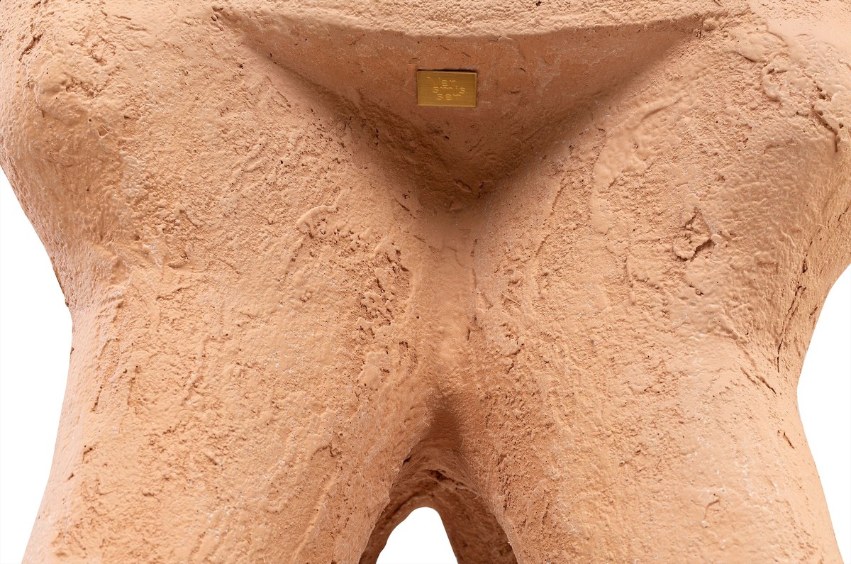 Casa Padrino Mesa Auxiliar / Taburete de Lujo Terracota 38 x 38 x H. 50 cm - Mesa Auxiliar de Formas Orgánicas de Fibra de Vidrio, Utilizable también como Taburete - Muebles de Lujo Casa Padrino Mesa Auxiliar / Taburete de Lujo Terracota 38 x 38 x H. 50 cm - Mesa Auxiliar de Formas Orgánicas de Fibra de Vidrio, Utilizable también como Taburete - Muebles de Lujo