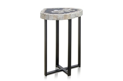 Casa Padrino Mesa Auxiliar de Lujo Marrón 56 x 43 x H. 60 cm - Mesa Auxiliar con Tablero de Madera Petrificada y Pie de Hierro Negro - Muebles de Lujo Casa Padrino Mesa Auxiliar de Lujo Marrón 56 x 43 x H. 60 cm - Mesa Auxiliar con Tablero de Madera Petrificada y Pie de Hierro Negro - Muebles de Lujo