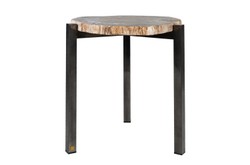 Casa Padrino Luxus Beistelltisch Braun 65 x 65 x H. 67 cm - Beistelltisch mit Tischplatte aus versteinertem Holz und Edelstahlfuß - Luxus Möbel Casa Padrino Luxus Beistelltisch Braun 65 x 65 x H. 67 cm - Beistelltisch mit Tischplatte aus versteinertem Holz und Edelstahlfuß - Luxus Möbel