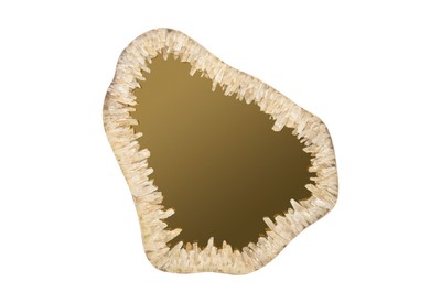 Casa Padrino Specchio da Parete di Lusso Oro 72 x 5 x H. 85 cm - Specchio da Parete con Cornice in Quarzo Naturale e Vetro Specchiato Dorato - Accessori Decorativi di Lusso Casa Padrino Specchio da Parete di Lusso Oro 72 x 5 x H. 85 cm - Specchio da Parete con Cornice in Quarzo Naturale e Vetro Specchiato Dorato - Accessori Decorativi di Lusso