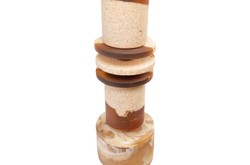 Casa Padrino Objeto Decorativo de Lujo Blanco Crema / Marrón Ø 12 x H. 38 cm - Pequeña Escultura Strata de Resina y Arena - Accesorios Decorativos de Lujo