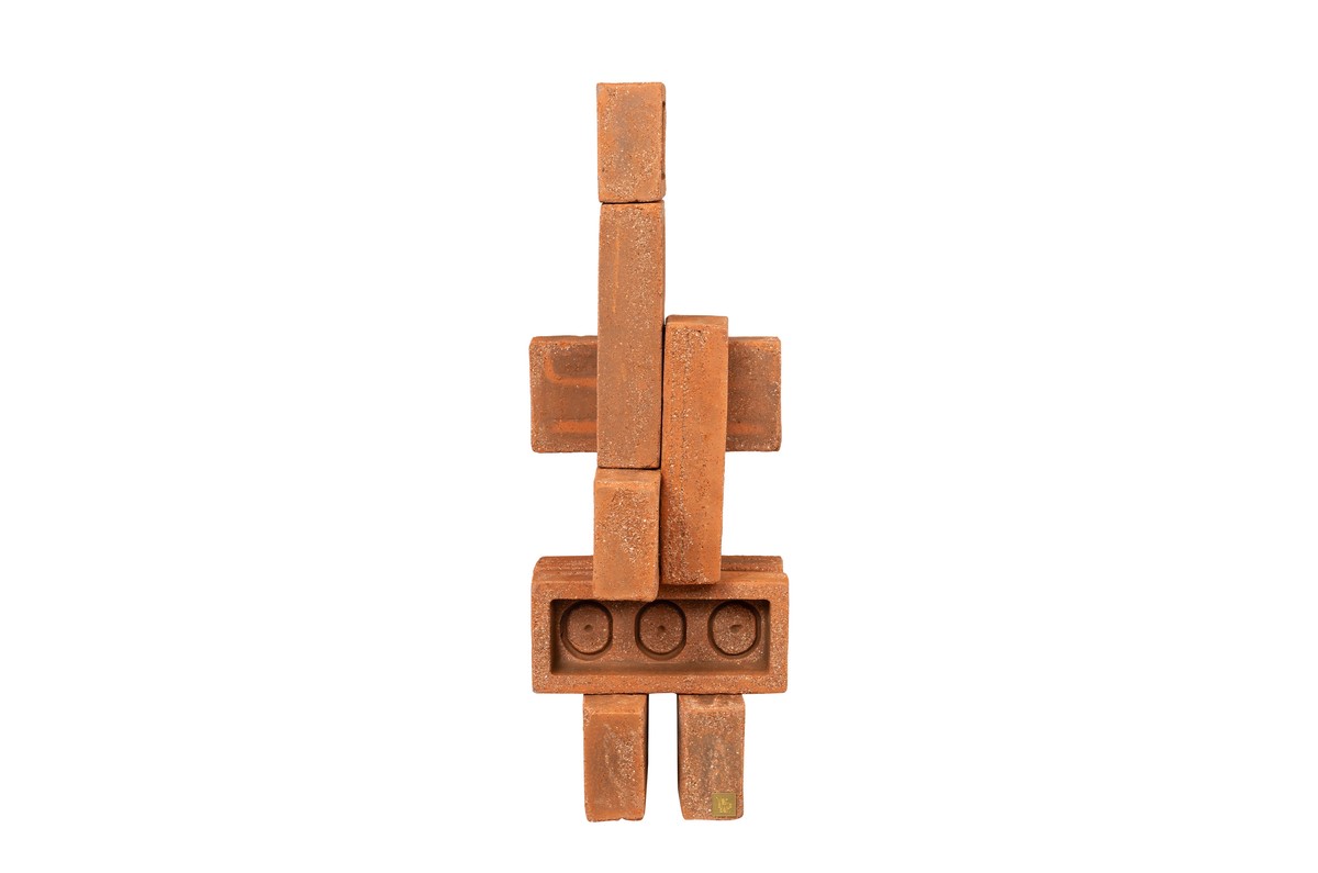 Casa Padrino Objeto Decorativo de Lujo Natural 30 x 22 x H. 61 cm - Objeto Escultural de Ladrillos de Terracota y Latón Sin Tratar - Accesorios Decorativos de Lujo Casa Padrino Objeto Decorativo de Lujo Natural 30 x 22 x H. 61 cm - Objeto Escultural de Ladrillos de Terracota y Latón Sin Tratar - Accesorios Decorativos de Lujo