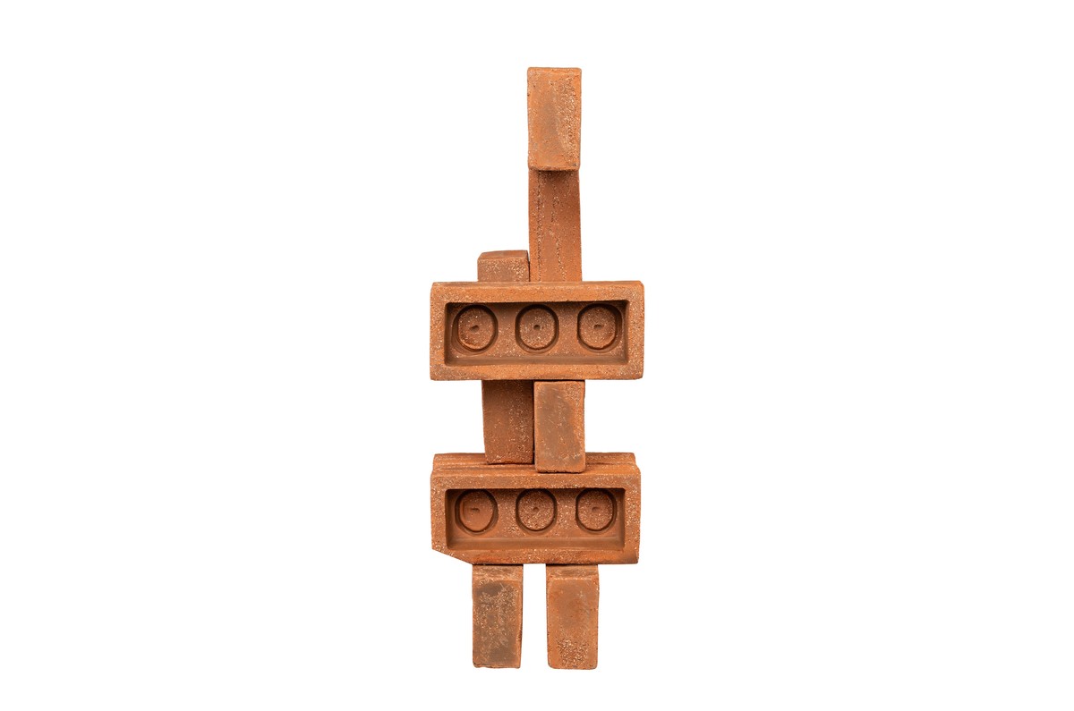 Casa Padrino Objeto Decorativo de Lujo Natural 30 x 22 x H. 61 cm - Objeto Escultural de Ladrillos de Terracota y Latón Sin Tratar - Accesorios Decorativos de Lujo Casa Padrino Objeto Decorativo de Lujo Natural 30 x 22 x H. 61 cm - Objeto Escultural de Ladrillos de Terracota y Latón Sin Tratar - Accesorios Decorativos de Lujo