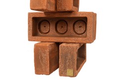 Casa Padrino Objeto Decorativo de Lujo Natural 30 x 22 x H. 61 cm - Objeto Escultural de Ladrillos de Terracota y Latón Sin Tratar - Accesorios Decorativos de Lujo Casa Padrino Objeto Decorativo de Lujo Natural 30 x 22 x H. 61 cm - Objeto Escultural de Ladrillos de Terracota y Latón Sin Tratar - Accesorios Decorativos de Lujo