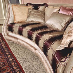 Prunkvolles Luxus Barock Wohnzimmer Hotel Sofa Creme Gold Bordeauxrot