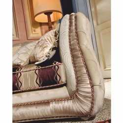 Prunkvolles Luxus Barock Wohnzimmer Hotel Sofa Creme Gold Bordeauxrot