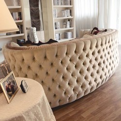 Prunkvolles Luxus Barock Wohnzimmer Hotel Sofa Creme Gold Bordeauxrot