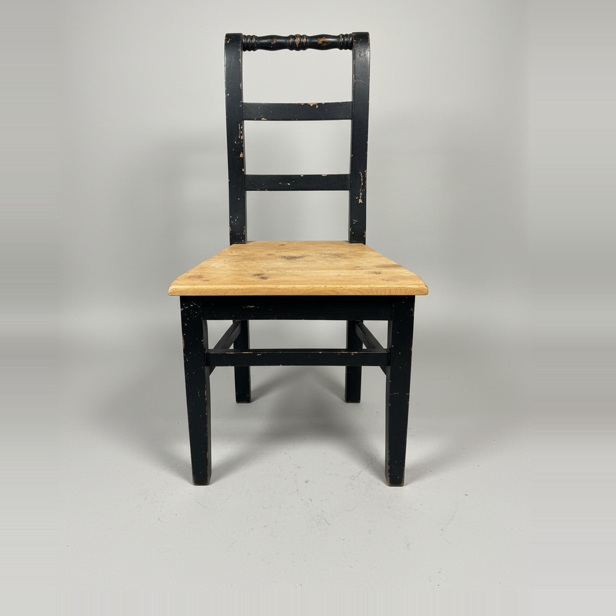 Casa Padrino Silla de Comedor Estilo Campo Negro / Natural - Silla de Madera Maciza Casa Padrino Silla de Comedor Estilo Campo Negro / Natural - Silla de Madera Maciza