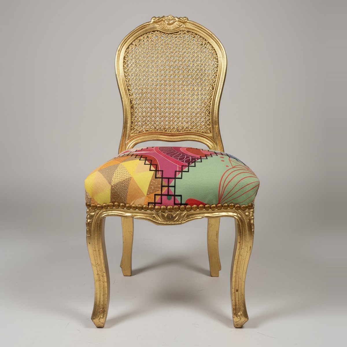 Casa Padrino Silla Barroca Oro / Multicolor - Silla con Respaldo de Rejilla y Asiento Patchwork Casa Padrino Silla Barroca Oro / Multicolor - Silla con Respaldo de Rejilla y Asiento Patchwork