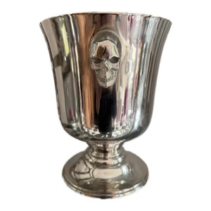 Casa Padrino Luxus Sektkühler Silber mit Totenkopf Griffen - Weinkühler im Pokal Design Casa Padrino Luxus Sektkühler Silber mit Totenkopf Griffen - Weinkühler im Pokal Design