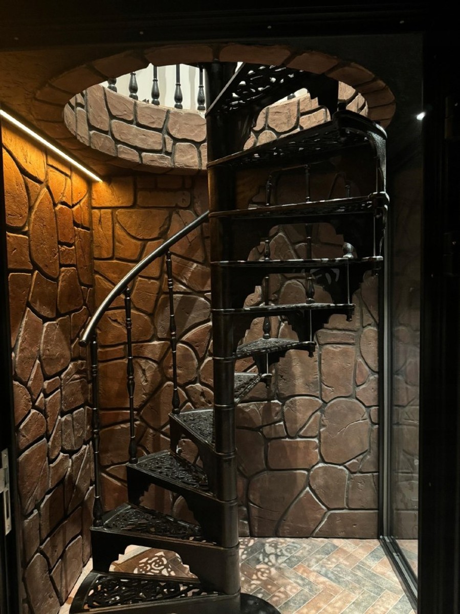 Casa Padrino escalera de caracol rústica de hierro fundido negro Ø 133 x Al. 304 cm - Escalera de caracol con 15 peldaños - Escalera de hierro fundido macizo Casa Padrino escalera de caracol rústica de hierro fundido negro Ø 133 x Al. 304 cm - Escalera de caracol con 15 peldaños - Escalera de hierro fundido macizo