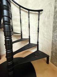 Casa Padrino escalera de caracol rústica de hierro fundido negro Ø 155 x Al. 260 cm - Escalera de caracol con 13 peldaños - Escalera de hierro fundido macizo Casa Padrino escalera de caracol rústica de hierro fundido negro Ø 155 x Al. 260 cm - Escalera de caracol con 13 peldaños - Escalera de hierro fundido macizo
