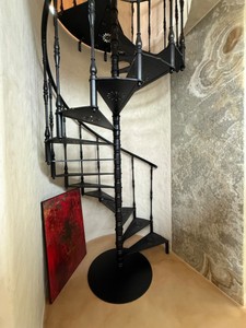 Casa Padrino Gusseisen Wendeltreppe Schwarz Ø 155 x H. 300 cm - Rustikale Spiraltreppe mit 15 Stufen - Massive Gusseisen Treppe