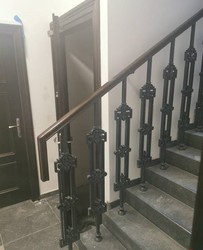 Casa Padrino balaustre de hierro fundido negro 16 x Al. 115 cm - Suntuoso balaustre decorativo con ornamento de volutas - Barandilla de balcón y escalera