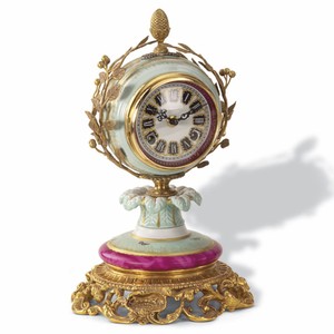 Casa Padrino horloge de table baroque de luxe en porcelaine vert clair / violet / or H. 28 cm - Horloge de bureau baroque - Fabriquée en Italie