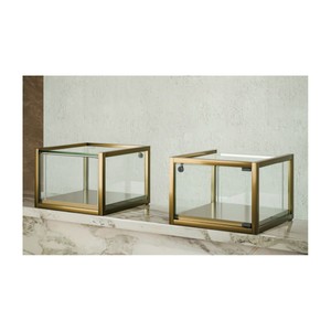 Casa Padrino Luxury Shop Counter 45 x 45 cm H. 32,5 cm with 1 LED Spotlights - Shop Fittings - Boutique Furniture - Made in Italy Casa Padrino Luxury Shop Counter 45 x 45 cm H. 32,5 cm with 1 LED Spotlights - Shop Fittings - Boutique Furniture - Made in Italy