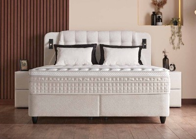 Casa Padrino Luxus Boxspringbett mit gestepptem Kopfteil und Leseleuchten Creme 180 x 200 cm Casa Padrino Luxus Boxspringbett mit gestepptem Kopfteil und Leseleuchten Creme 180 x 200 cm