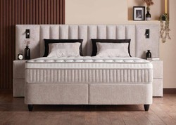 Casa Padrino Luxus Boxspringbett mit Wandkopfteil in Streifenoptik und Leseleuchten Beige 180 x 200 cm Casa Padrino Luxus Boxspringbett mit Wandkopfteil in Streifenoptik und Leseleuchten Beige 180 x 200 cm