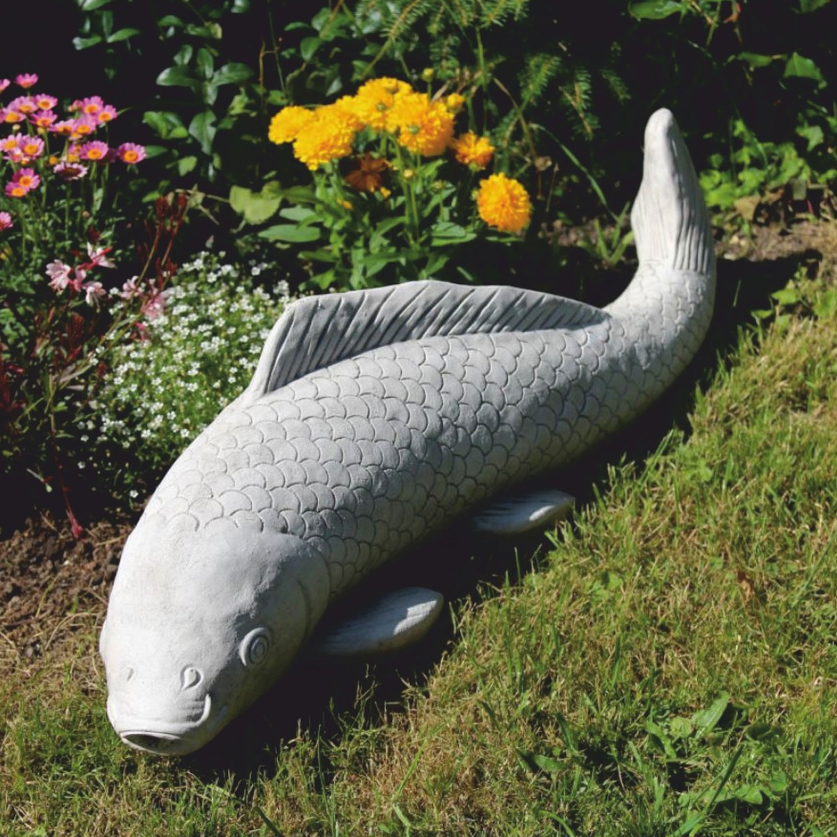 Casa Padrino Garten Deko Wasserspeier Skulptur Fisch Koi Grau 73 cm - Garten Deko Stein Figur - Garten Deko Accessoires