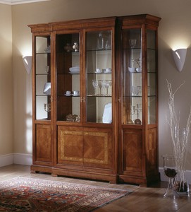 Casa Padrino Luxus Vitrinenschrank Braun 200 x 52 x H. 226 cm - Prunkvolle Massivholz Vitrine mit 4 Türen und Kristallglasböden - Luxus Qualität Casa Padrino Luxus Vitrinenschrank Braun 200 x 52 x H. 226 cm - Prunkvolle Massivholz Vitrine mit 4 Türen und Kristallglasböden - Luxus Qualität