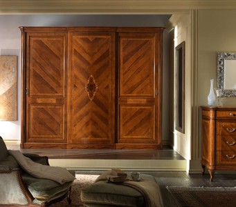 Casa Padrino Luxus Kleiderschrank Braun 308 x 73 x H. 256 cm - Prunkvoller Massivholz Schlafzimmerschrank mit 3 Schiebetüren - Luxus Qualität Casa Padrino Luxus Kleiderschrank Braun 308 x 73 x H. 256 cm - Prunkvoller Massivholz Schlafzimmerschrank mit 3 Schiebetüren - Luxus Qualität
