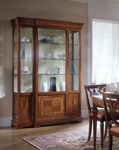 Casa Padrino Luxus Vitrinenschrank Braun 150 x 48 x H. 214 cm - Handgefertigtes Massivholz Möbel mit Kristallglasböden - Luxus Qualität Casa Padrino Luxus Vitrinenschrank Braun 150 x 48 x H. 214 cm - Handgefertigtes Massivholz Möbel mit Kristallglasböden - Luxus Qualität