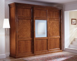 Casa Padrino Luxus Kleiderschrank Braun 305 x 71 x H. 254 cm - Handgefertigtes Massivholz Möbel mit 3 Türen, Glaseinsatz - Luxus Qualität Casa Padrino Luxus Kleiderschrank Braun 305 x 71 x H. 254 cm - Handgefertigtes Massivholz Möbel mit 3 Türen, Glaseinsatz - Luxus Qualität