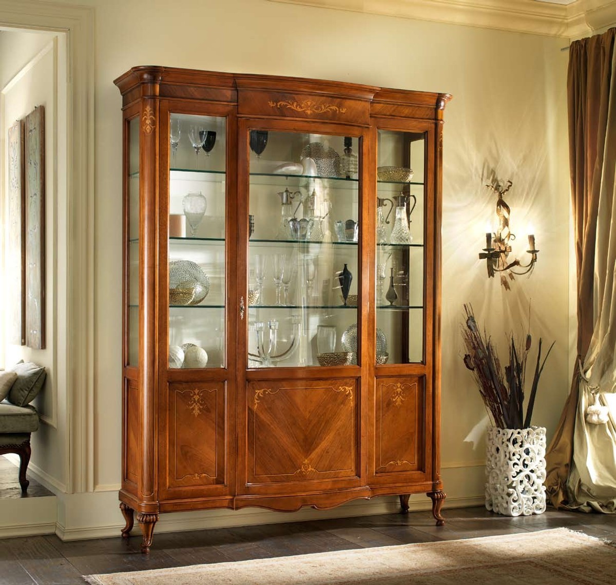 Casa Padrino Luxus Display Cabinet Brown 163 x 50 x H. 215 cm - Handcrafted Solid Wood Furniture - Luxury Quality Casa Padrino Luxus Display Cabinet Brown 163 x 50 x H. 215 cm - Handcrafted Solid Wood Furniture - Luxury Quality