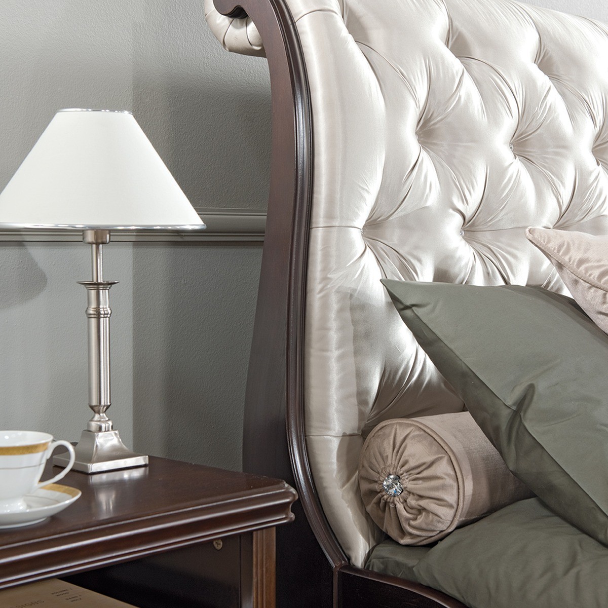 Casa Padrino luxury Art Nouveau double bed dark brown / cream 160 x 200 cm with Chesterfield headboard - Elegant solid wood bed - Art Nouveau bedroom furniture Casa Padrino luxury Art Nouveau double bed dark brown / cream 160 x 200 cm with Chesterfield headboard - Elegant solid wood bed - Art Nouveau bedroom furniture