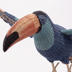 Casa Padrino Tucán XXL de Ratán de Lujo Volando Azul / Petróleo / Salmón L. 200 x An. 260 x Al. 100 cm - Escultura Decorativa Tejida a Mano - Enorme Escultura de Pájaro