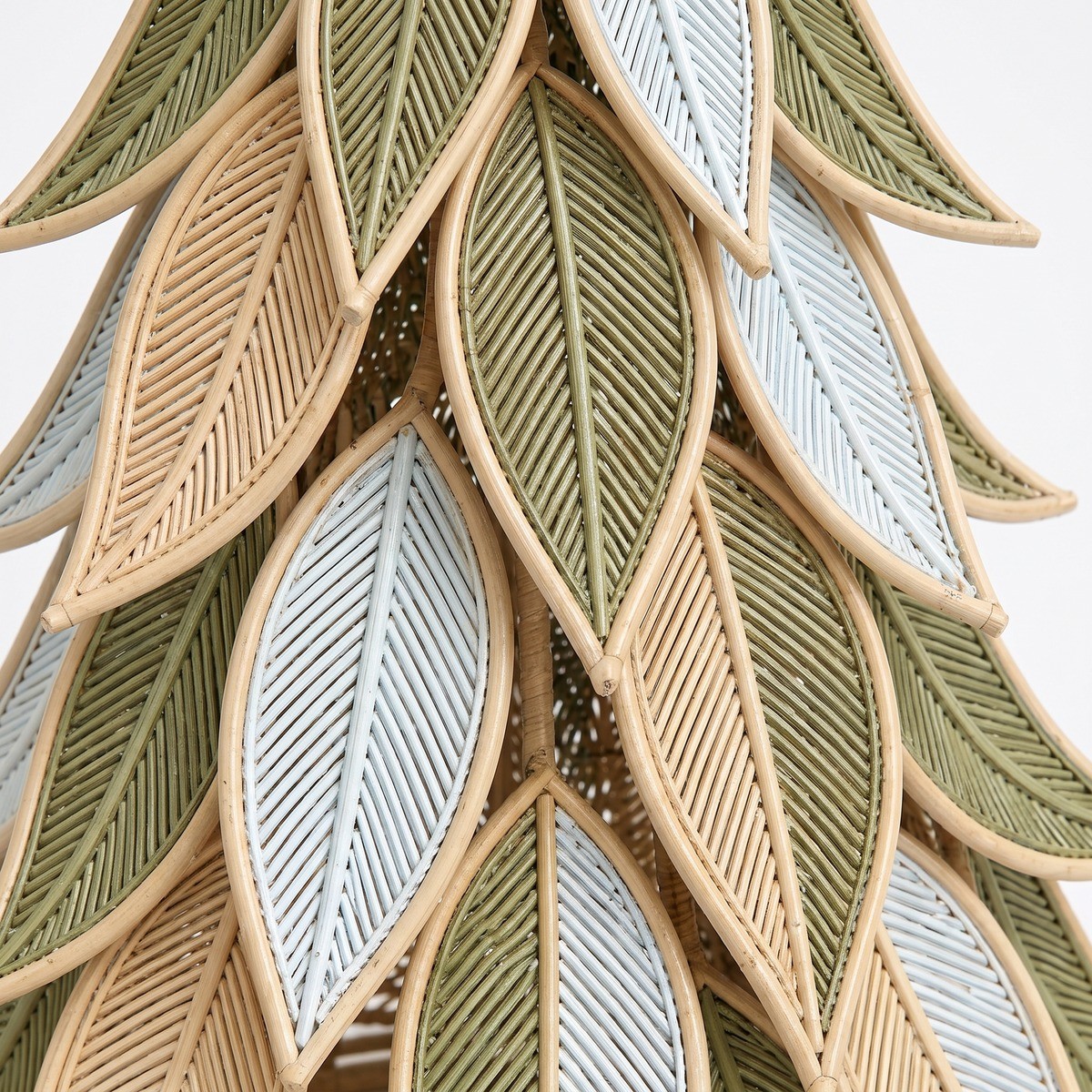 XXL Rattan Weihnachtsbaum aus Blaettern gruen sand eisblau 2,5 m XXL Rattan Weihnachtsbaum aus Blaettern gruen sand eisblau 2,5 m