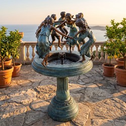 Jugendstil Bronze Springbrunnen mit acht tanzenden Kinderfiguren tuerkis bronze 135 cm