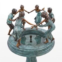 Jugendstil Bronze Springbrunnen mit acht tanzenden Kinderfiguren tuerkis bronze 135 cm