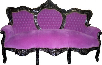 Casa Padrino Barock Sofa Garnitur King im Antik Stil, Samtstoff in Lila und schwarzer Echtholzrahmen, 184 x 125 x 81 cm Casa Padrino Barock Sofa Garnitur King im Antik Stil, Samtstoff in Lila und schwarzer Echtholzrahmen, 184 x 125 x 81 cm