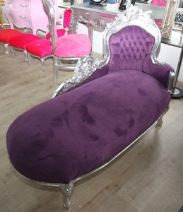 Casa Padrino Chaise Longue Barocca King in Viola e Argento, mobile di lusso fatto a mano in legno massello, 155 x 70 x 100 cm Casa Padrino Chaise Longue Barocca King in Viola e Argento, mobile di lusso fatto a mano in legno massello, 155 x 70 x 100 cm