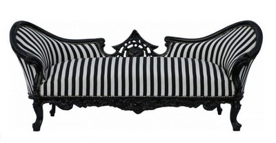 Casa Padrino Barock Sofa Garnitur Vampire im edlen Streifen-Design Schwarz / Weiß, 200 x 75 x 82 cm Casa Padrino Barock Sofa Garnitur Vampire im edlen Streifen-Design Schwarz / Weiß, 200 x 75 x 82 cm