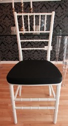 Casa Padrino Silla de Diseño en Acrílico Ghost Chair Blanca con Cojín Negro - 92,5 cm x 40 cm x 46 cm Casa Padrino Silla de Diseño en Acrílico Ghost Chair Blanca con Cojín Negro - 92,5 cm x 40 cm x 46 cm