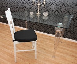 Casa Padrino Silla de Diseño en Acrílico Ghost Chair Blanca con Cojín Negro - 92,5 cm x 40 cm x 46 cm Casa Padrino Silla de Diseño en Acrílico Ghost Chair Blanca con Cojín Negro - 92,5 cm x 40 cm x 46 cm