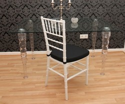 Casa Padrino Silla de Diseño en Acrílico Ghost Chair Blanca con Cojín Negro - 92,5 cm x 40 cm x 46 cm Casa Padrino Silla de Diseño en Acrílico Ghost Chair Blanca con Cojín Negro - 92,5 cm x 40 cm x 46 cm