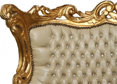 Casa Padrino Barock 3er Sofa Master Creme Lederoptik / Gold mit Bling Bling Glitzersteinen, Breite 210 cm