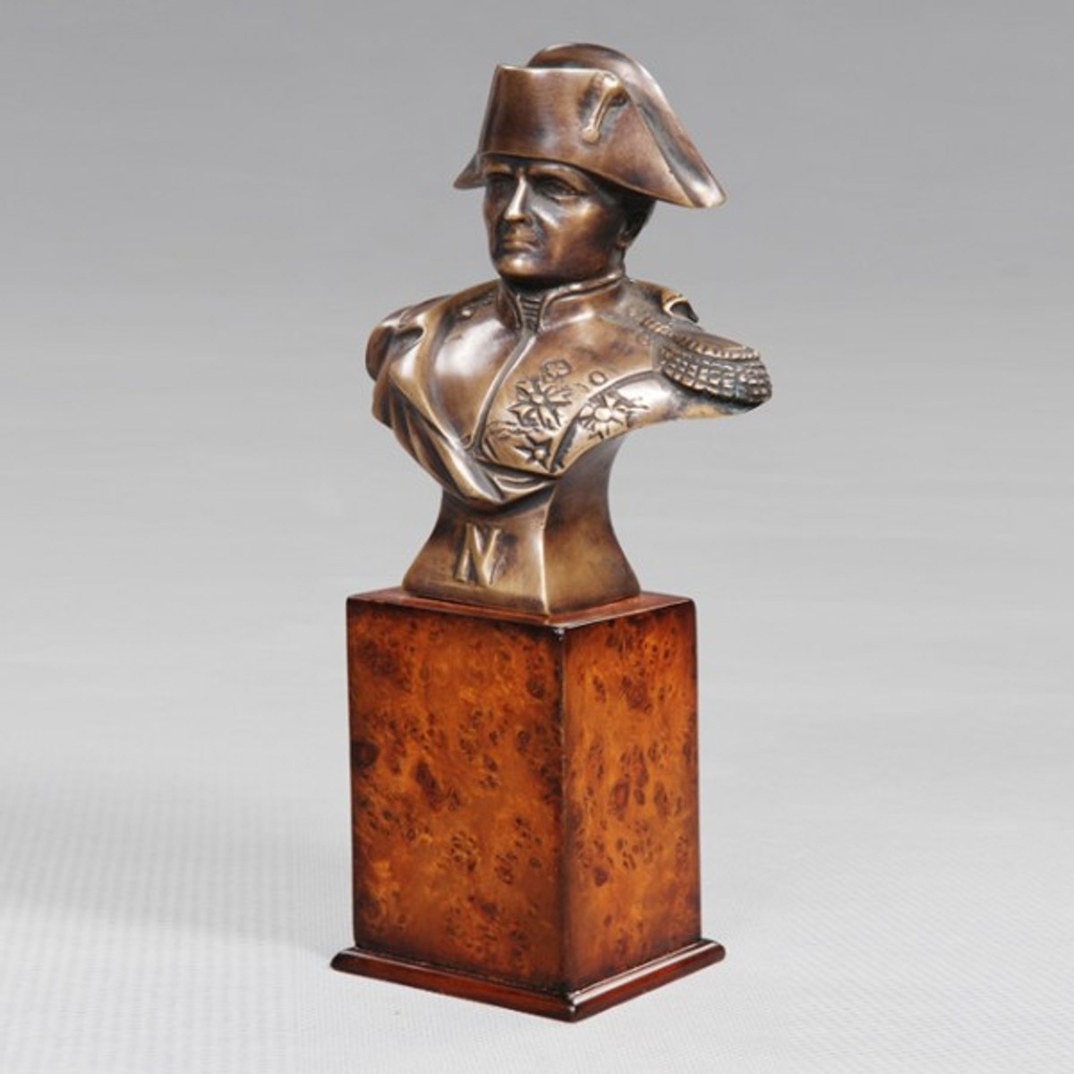 Casa Padrino luxury bronze figure of Napoleon on wooden base - bronze sculpture bust - France - Paper Weight Casa Padrino luxury bronze figure of Napoleon on wooden base - bronze sculpture bust - France - Paper Weight