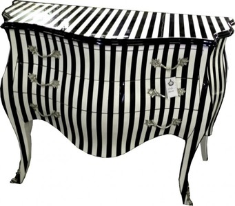 Casa Padrino Baroque Chest of Drawers in extravagant Black/White Stripes 120 cm - Luxury Sideboard Casa Padrino Baroque Chest of Drawers in extravagant Black/White Stripes 120 cm - Luxury Sideboard