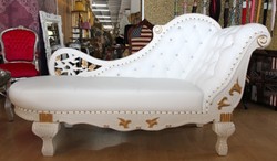 Casa Padrino Baroque Chaise Longue made of Oak Wood in White and Gold with Genuine Leather, 170 x 65 x H. 90 cm Casa Padrino Baroque Chaise Longue made of Oak Wood in White and Gold with Genuine Leather, 170 x 65 x H. 90 cm