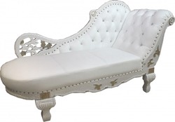 Casa Padrino Baroque Chaise Longue made of Oak Wood in White and Gold with Genuine Leather, 170 x 65 x H. 90 cm Casa Padrino Baroque Chaise Longue made of Oak Wood in White and Gold with Genuine Leather, 170 x 65 x H. 90 cm